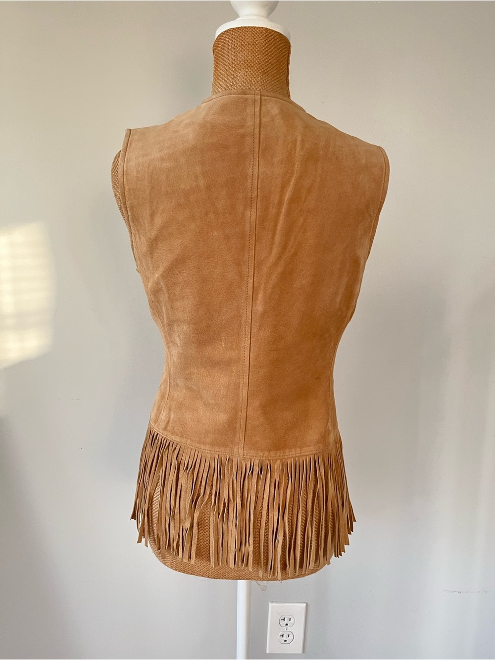Newport News Genuine Suede Leather Fringe Vest Boho Western Camel Tan Size 4 - Picture 3 of 6